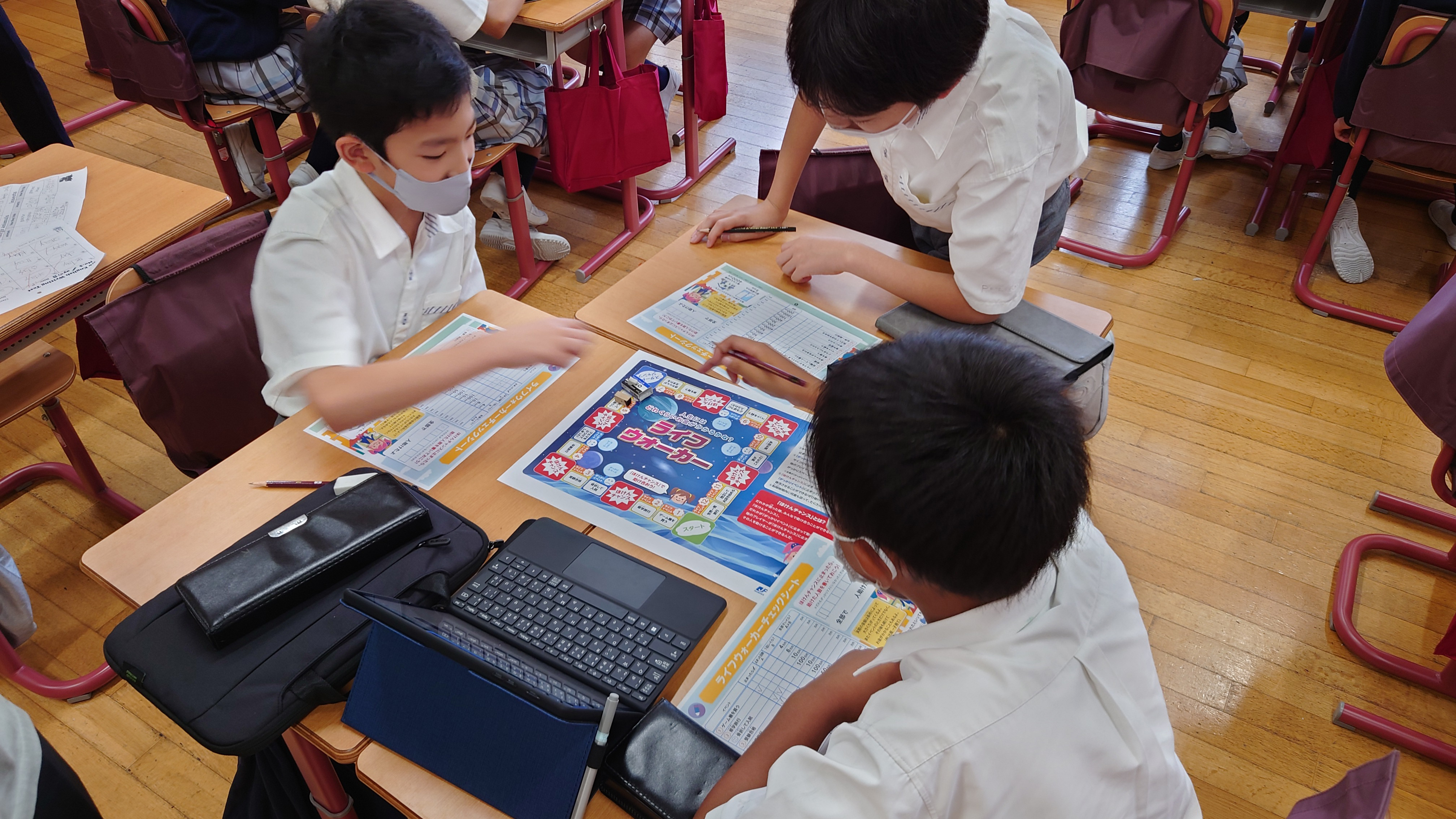 Classroom activities (Ritsumeikan Primary School)