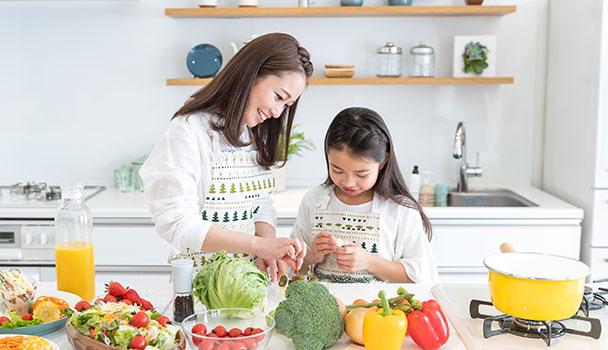 子どもと一緒に料理する