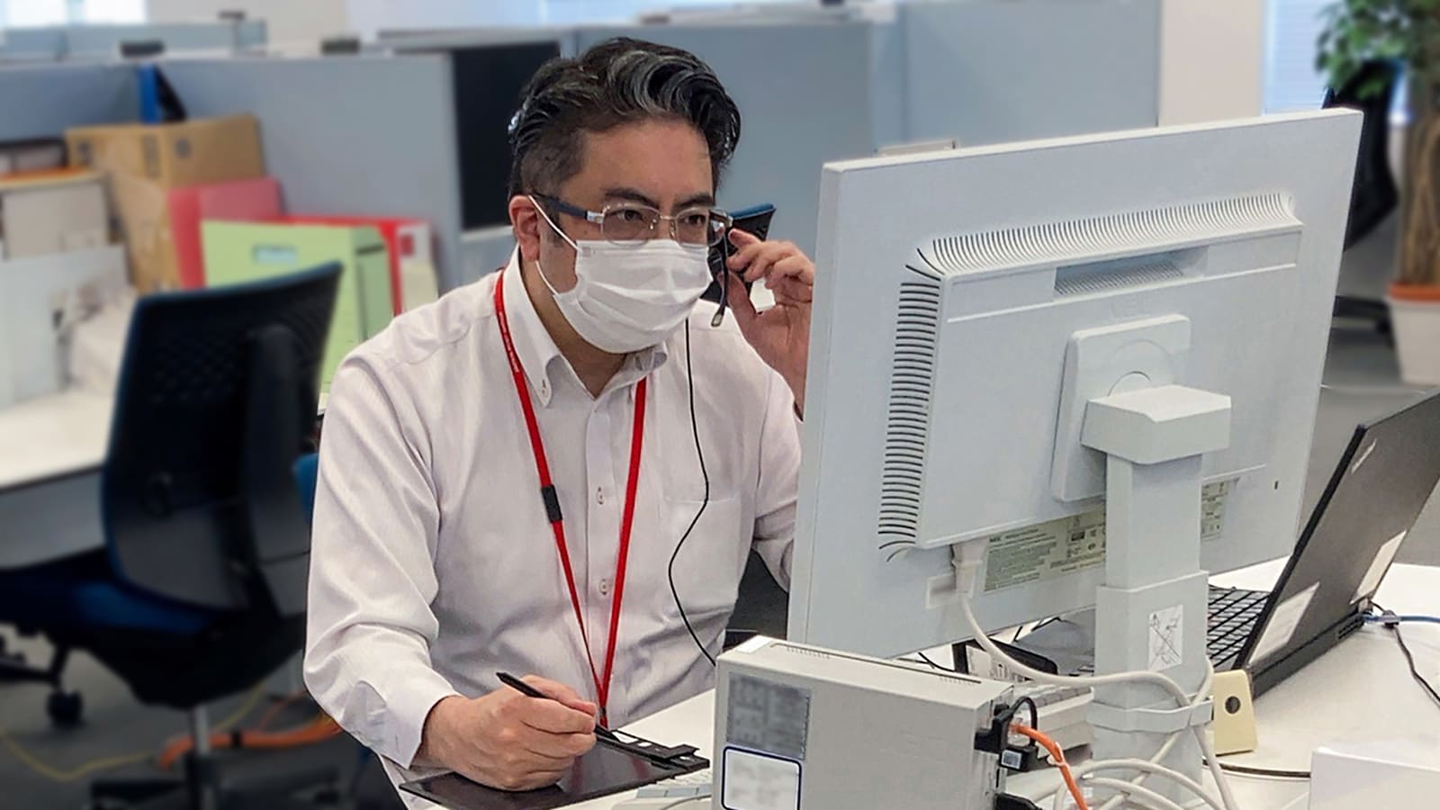 電話で話す様子